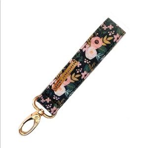 NWT- pieces of me key holder